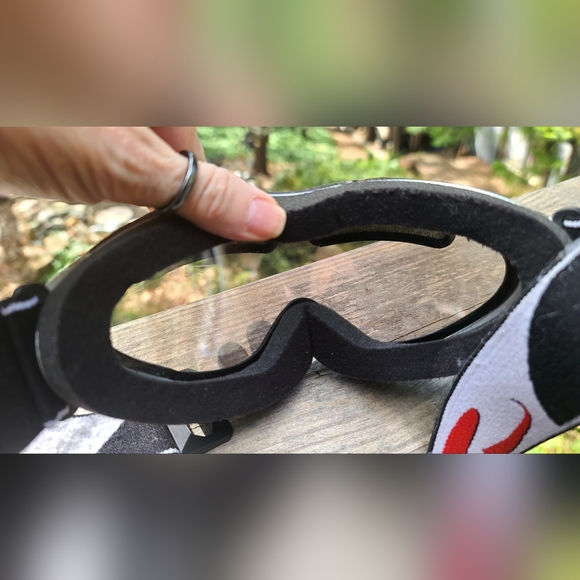 SMITH Optics beautiful gently used gray/black goggles - Picture 3 of 7